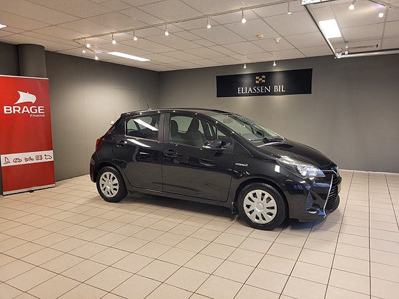 Toyota Yaris 3 of 5
