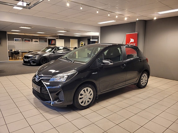 Toyota Yaris 8 of 24