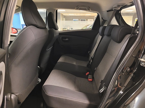 Toyota Yaris 16 of 24