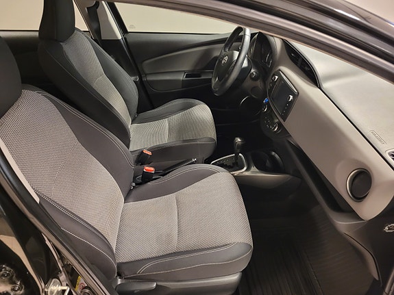 Toyota Yaris 14 of 24