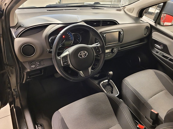Toyota Yaris 18 of 24