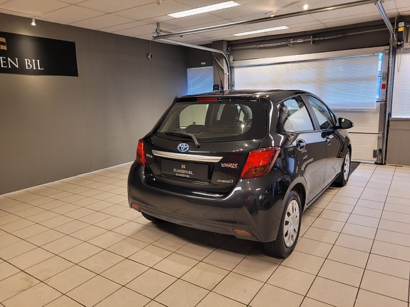 Toyota Yaris 6 of 24