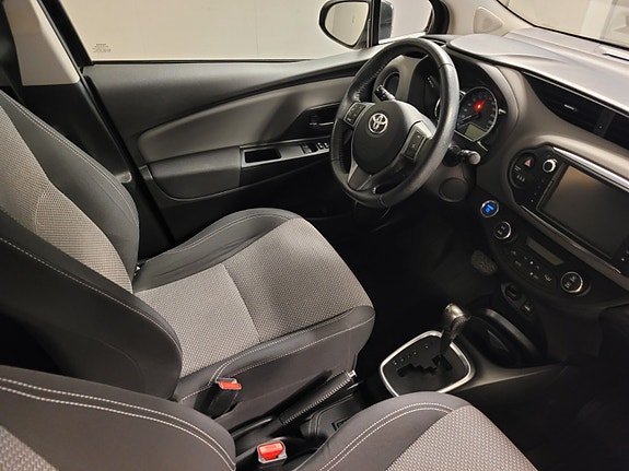 Toyota Yaris 13 of 24