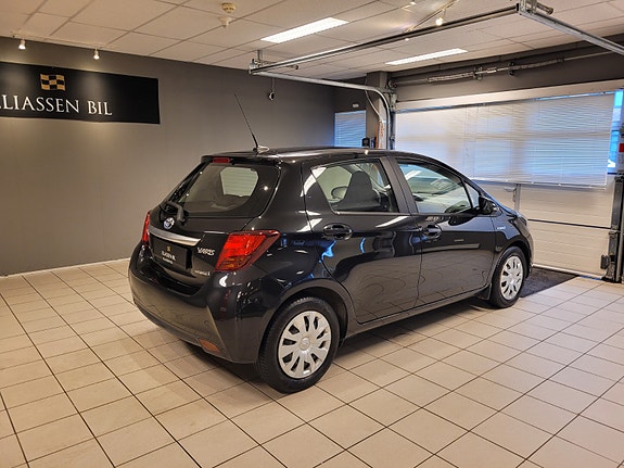 Toyota Yaris 5 of 5