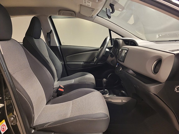 Toyota Yaris 11 of 24