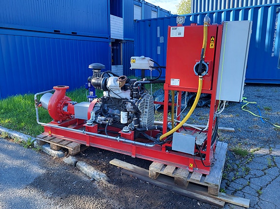 Dieselmotor med vannpumpe