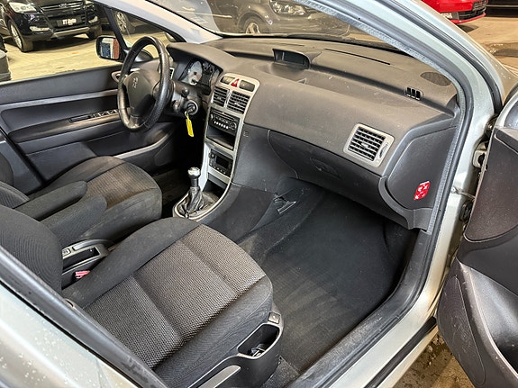 Peugeot 307 SW 29 of 30