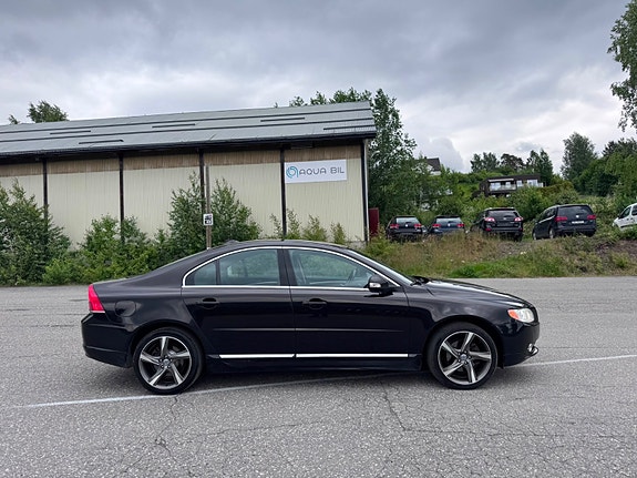 Volvo S80 4 of 5