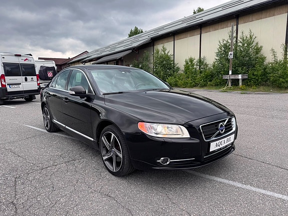 Volvo S80 2 of 5