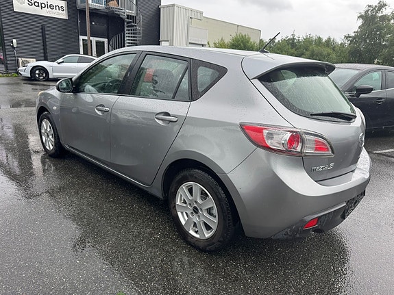 Mazda 3 4 of 5