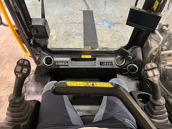 JCB 300 T4 29 of 29
