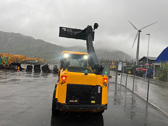 JCB 300 T4 3 of 5