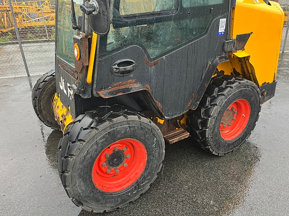 JCB 300 T4 8 of 29