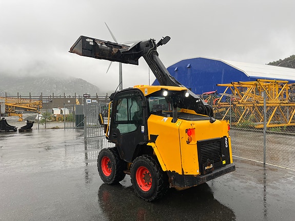 JCB 300 T4 4 of 5