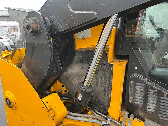 JCB 300 T4 11 of 29