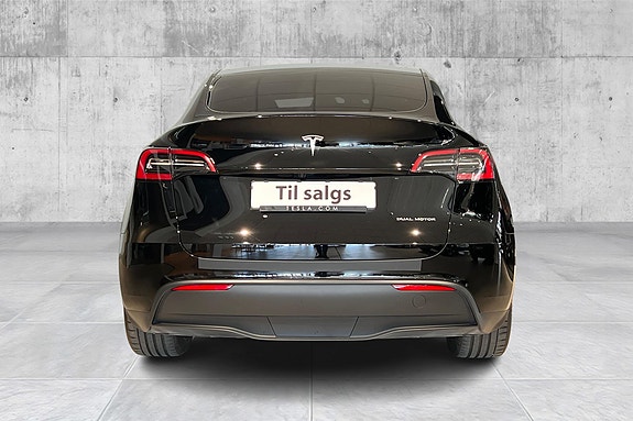 Tesla Model Y 5 of 5