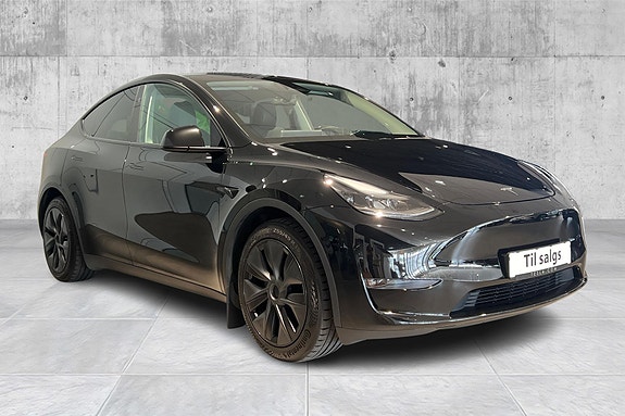 Tesla Model Y 3 of 5