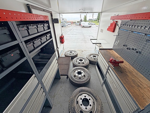 Fuso Canter 7c18 verkstedbil med innredning 11 of 20