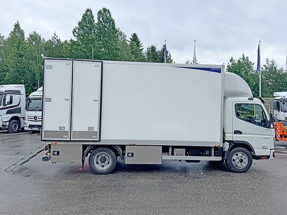 Fuso Canter 7c18 verkstedbil med innredning 3 of 5