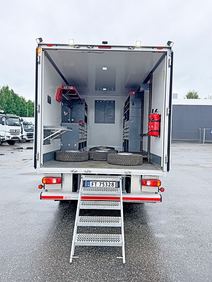 Fuso Canter 7c18 verkstedbil med innredning 5 of 5