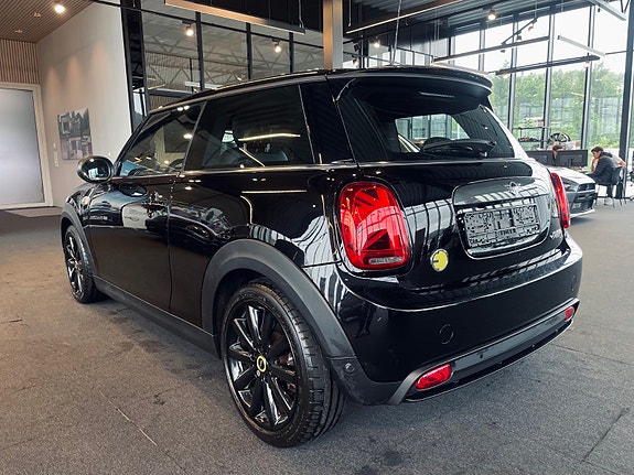 MINI Cooper SE 5 of 5
