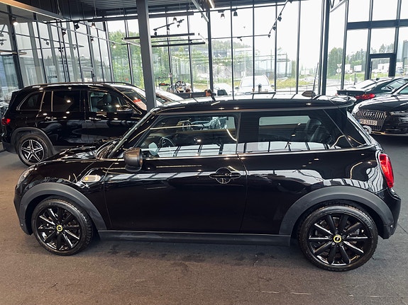 MINI Cooper SE 4 of 5