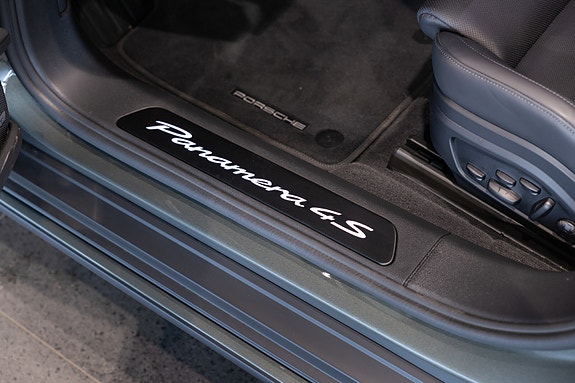 Porsche Panamera 15 of 30