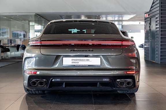 Porsche Panamera 4 of 30