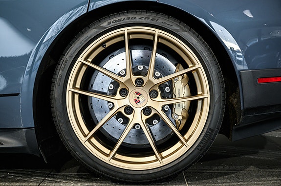 Porsche Taycan 13 of 30