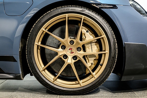 Porsche Taycan 15 of 30