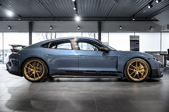 Porsche Taycan 6 of 30