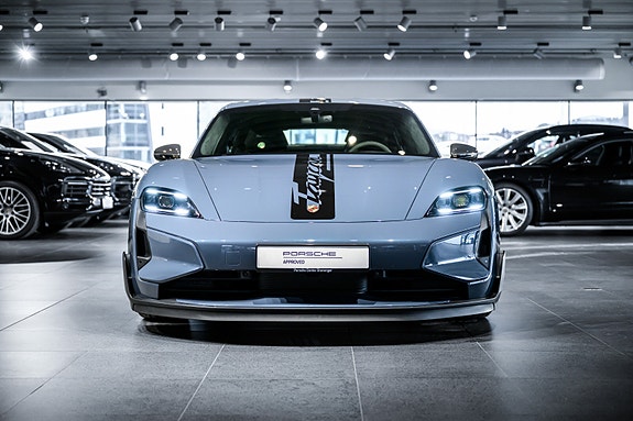 Porsche Taycan 8 of 30