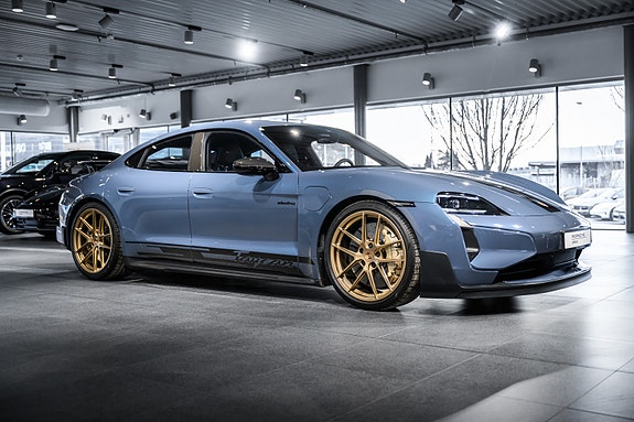 Porsche Taycan 7 of 30