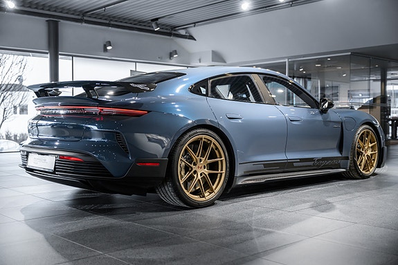 Porsche Taycan 5 of 30