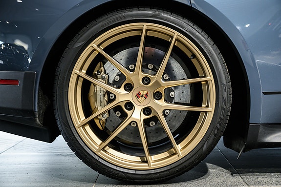 Porsche Taycan 14 of 30