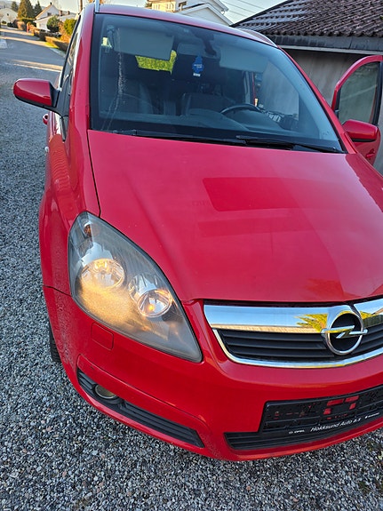 Opel Zafira 4 of 4