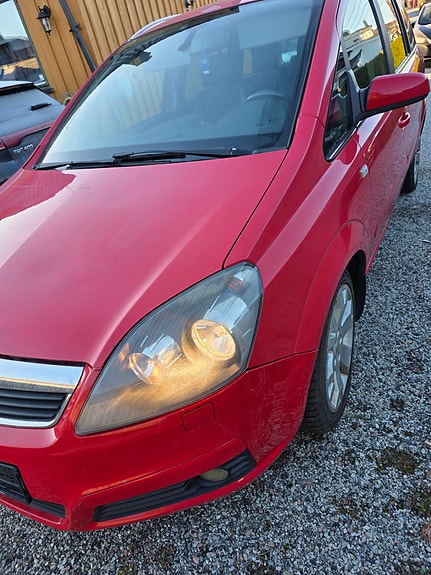 Opel Zafira 3 of 4