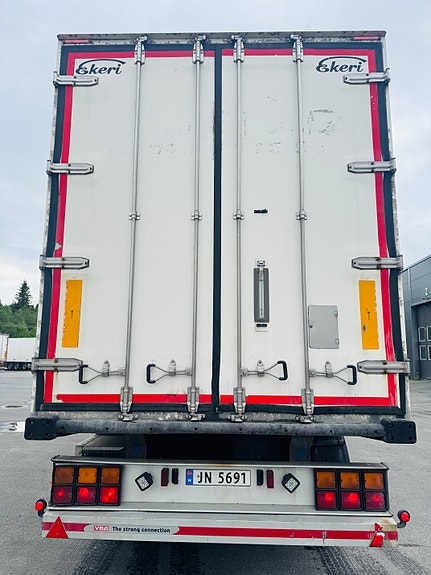 Ekeri FNA trailer med bommer og 2-temp.  278 cm innvendig høyde. 250 cm bredde. Kan ses på Raufoss. Selges for kunde 3 of 5