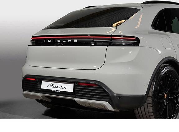 Porsche Macan 10 of 30