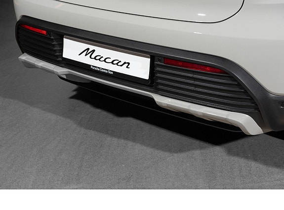 Porsche Macan 12 of 30