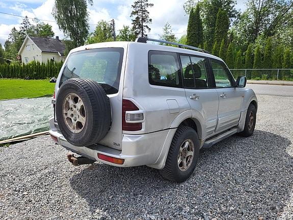 Mitsubishi Pajero 5 of 6