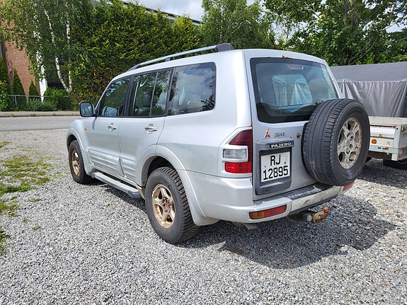 Mitsubishi Pajero 4 of 6