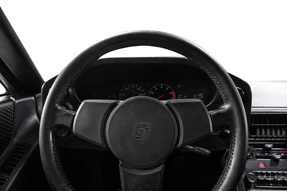 Porsche 928 19 of 30