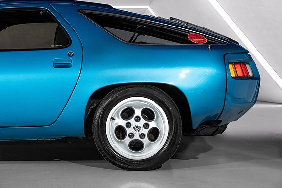 Porsche 928 12 of 30