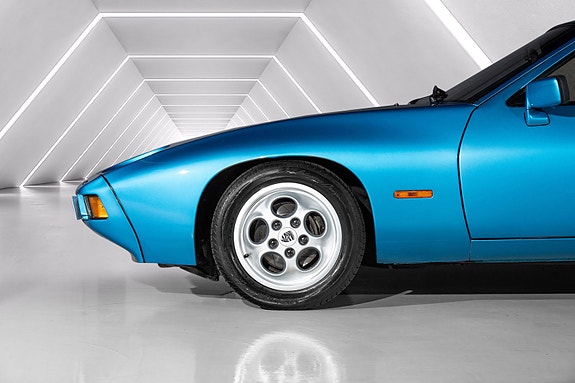 Porsche 928 11 of 30