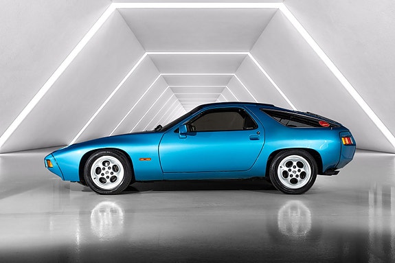 Porsche 928 10 of 30