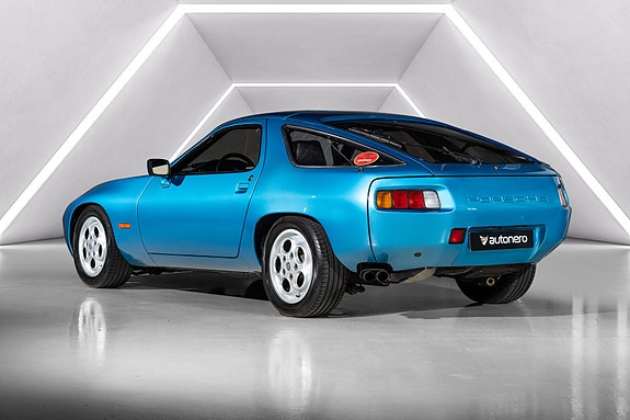 Porsche 928 2 of 30
