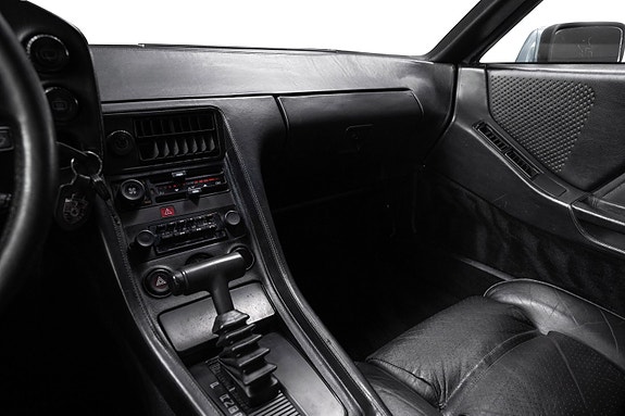 Porsche 928 21 of 30