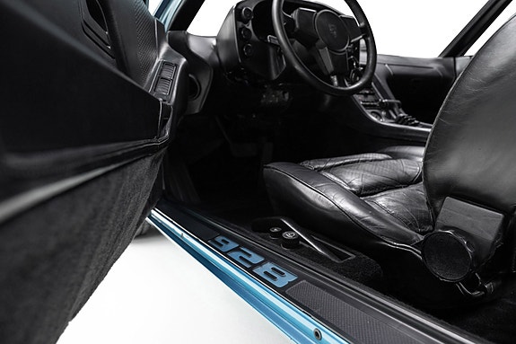 Porsche 928 16 of 30