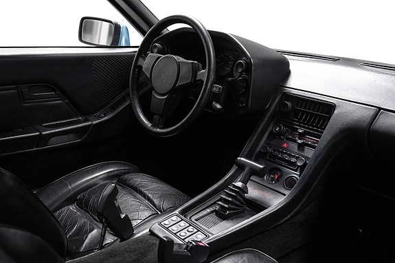 Porsche 928 29 of 30